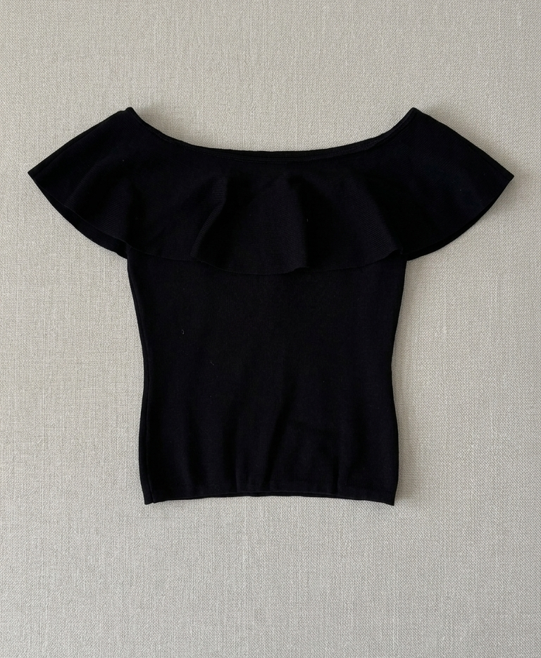 90s Off-Shoulder Ruffle Top